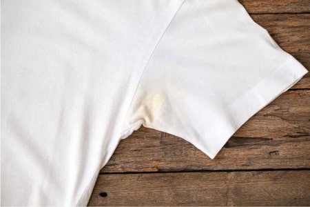 Cara menghilangkan bekas dodorant di baju